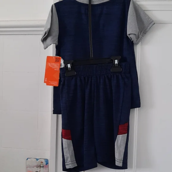 Short Set - Picture 2 of 5